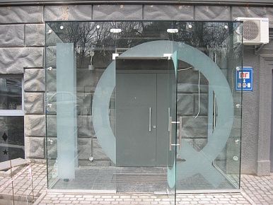 Противопожарная одностворчатая дверь без рамы со стеклом